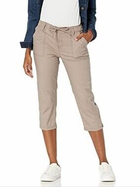 NWT Petite Lee Capris